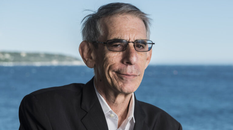 La transformation de Richard Belzer de l'enfance à la loi et à l'ordre SVU