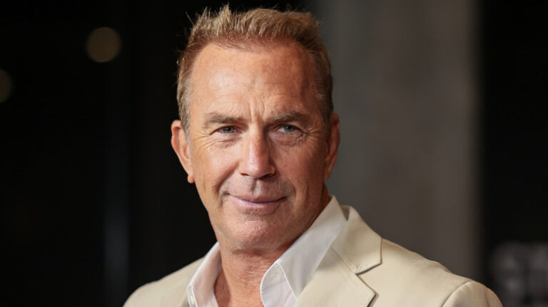 Le thriller occidental sous-estimé de Kevin Costner en 2020 l'a réuni avec une star du Snyderverse