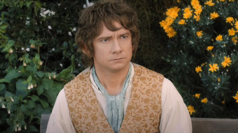 Bilbo Baggins regarde