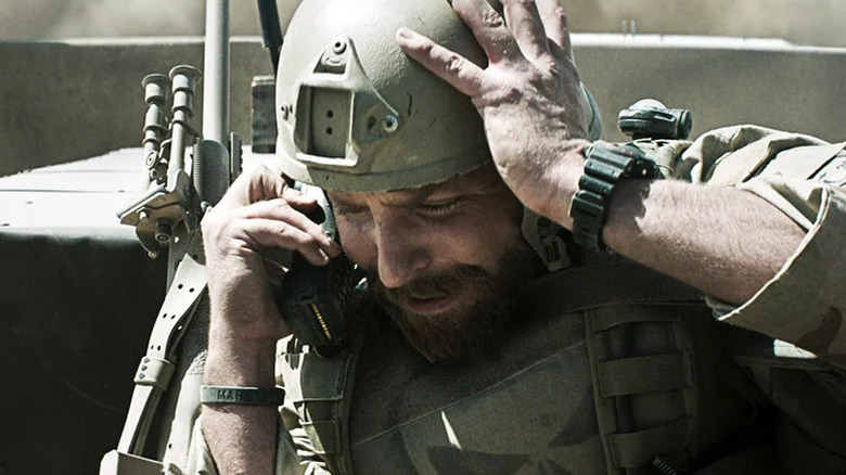 Chris Kyle de Bradley Cooper semble troublé dans American Sniper