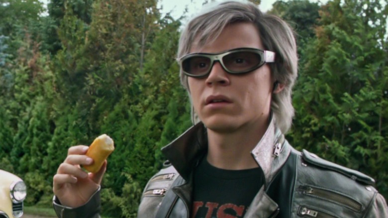 Quicksilver tenant Twinkie dans X-Men : Apocalypse (2016)