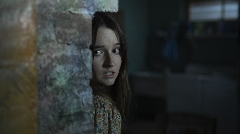 Le film d'horreur de science-fiction 2023 de Kaitlyn Dever est un joyau caché diffusé sur Hulu