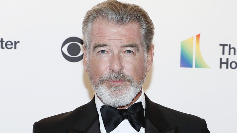 Pierce Brosnan affirme qu'il n'a rencontré Robin Williams qu'après la fin de Mme Doubtfire