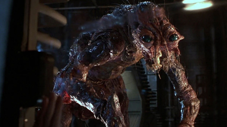 Brundlefly sortant du module