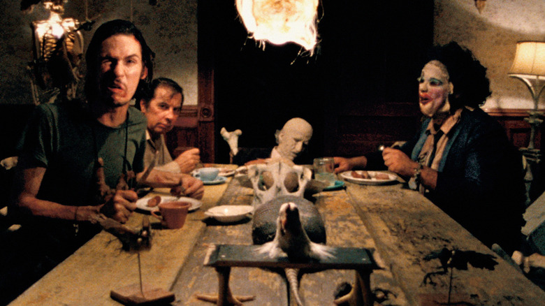 Leatherface et sa famille à table