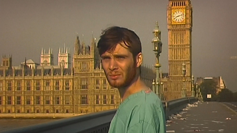 Jim debout dans un Londres abandonné dans 28 jours plus tard
