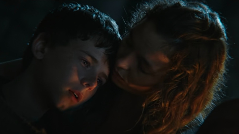 Spike embrasse sa mère dans le Temple des Os dans 28 ans plus tard