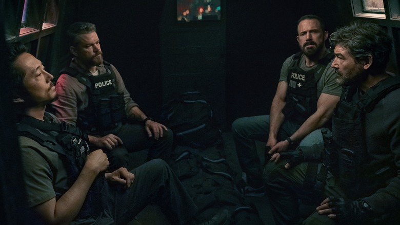 Mike, JD, Dane et Matty assis à l'arrière d'une camionnette