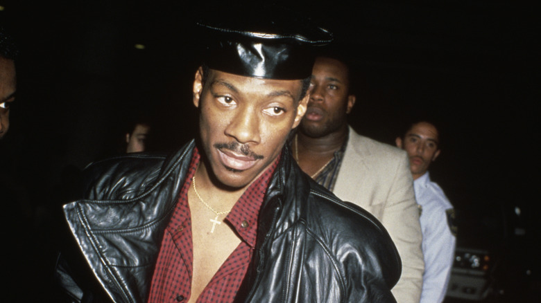Eddie Murphy portant un cuir en 1986