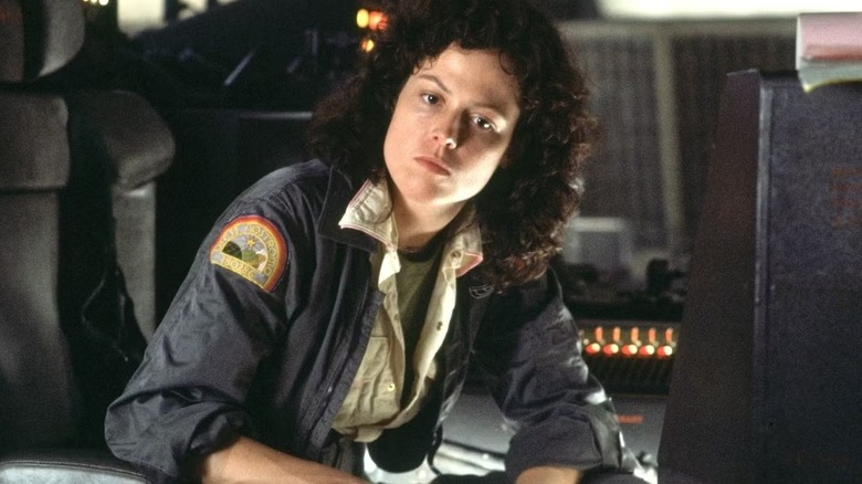 Ellen Ripley fronçant les sourcils 