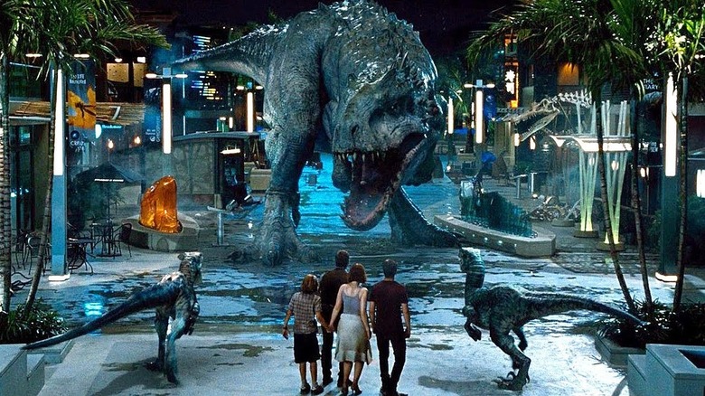 L'Indominus Rex domine Owen, Claire, Zach, Gray et les rapaces dans Jurassic World