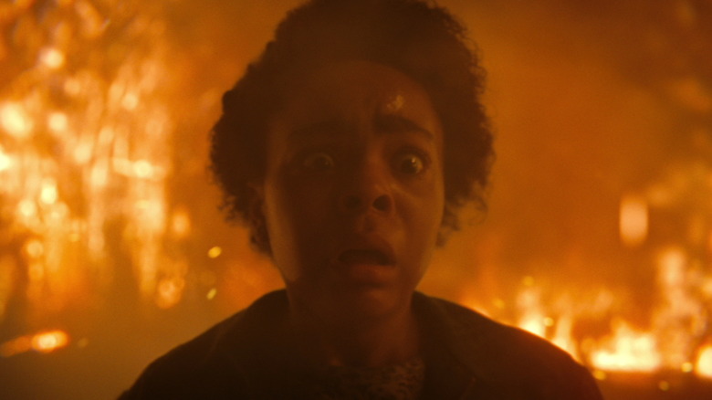 Ronnie a l'air effrayé dans It : Bienvenue à Derry