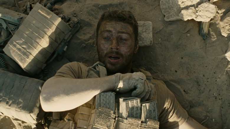 Ize allongé par terre, paniqué dans The Wall