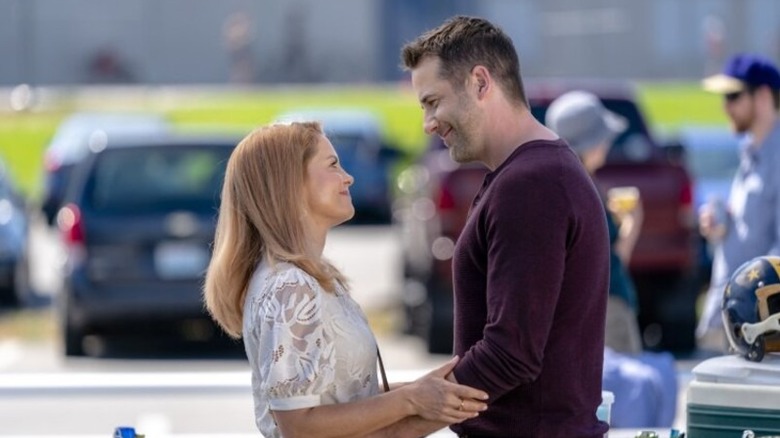 Aurora et Nick s'embrassant 