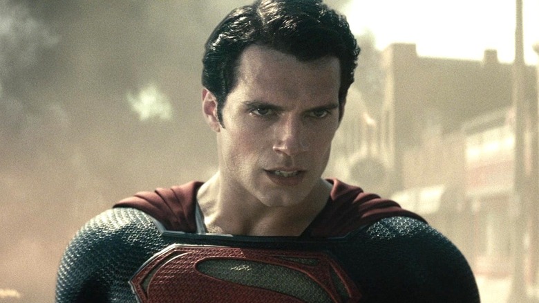 Superman debout à Smallville dans