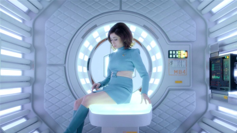 Le lieutenant Cole assis sur une plate-forme