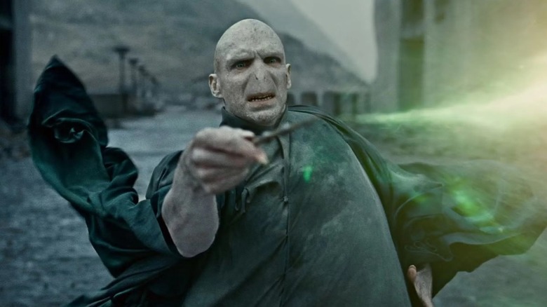 Lord Voldemort jetant un sort
