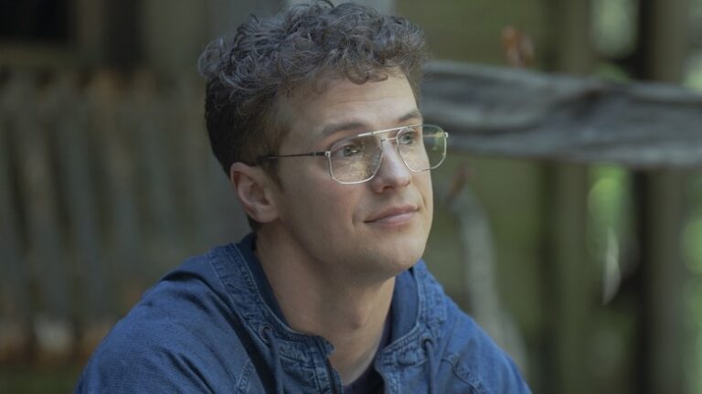 Avant Bridgerton et Peacemaker, Freddie Stroma avait un rôle hilarant dans Harry Potter