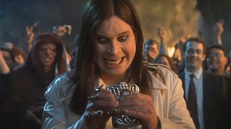 Un flop d'Adam Sandler nous a donné le meilleur camée d'Ozzy Osbourne dans son rôle