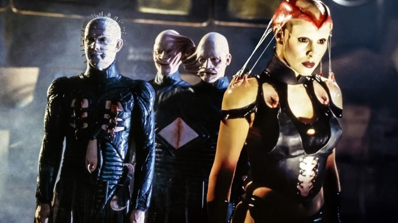 Pinhead et Angélique dans 