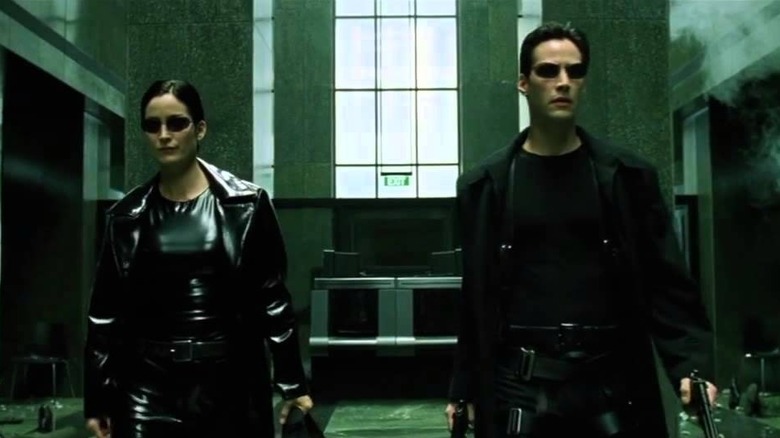 Trinity et Neo se battent dans The Matrix
