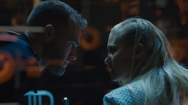 Rocky et Kimberly se regardent dans Power/Rangers (2015)