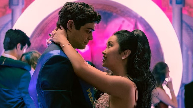 Peter et Lara Jean lors d'un bal à "À tous les garçons que j'ai aimés auparavant" (2018)