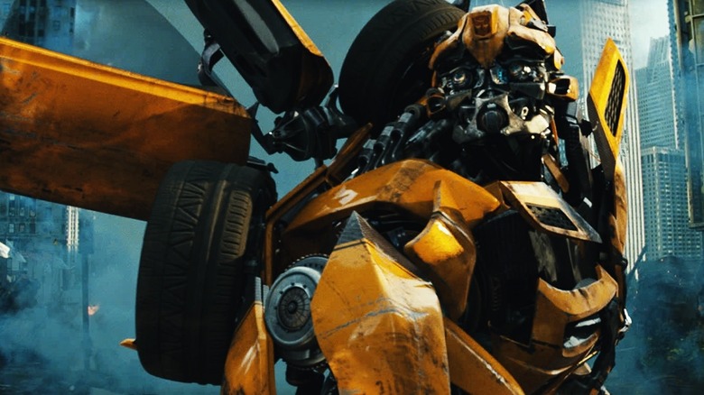 Bumblebee regardant pendant une bataille 