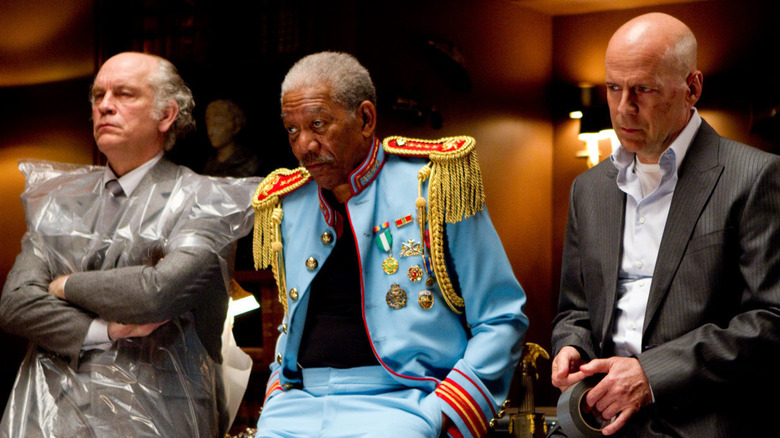 Marvin, Joe et Frank assis côte à côte dans 