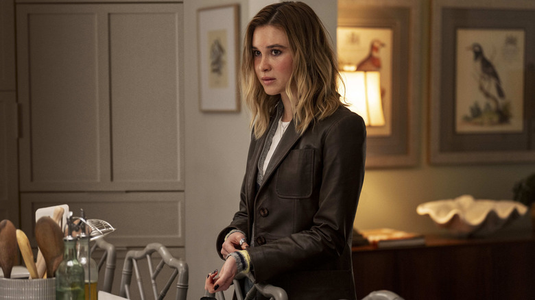 Tatum Evans debout dans la cuisine dans Scream 7