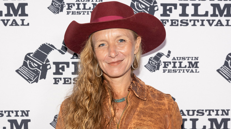 Christina Alexandra Voros souriante sur le tapis rouge