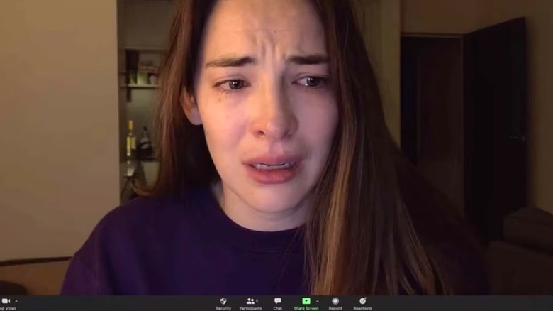 Haley pleure lors d'un appel Zoom