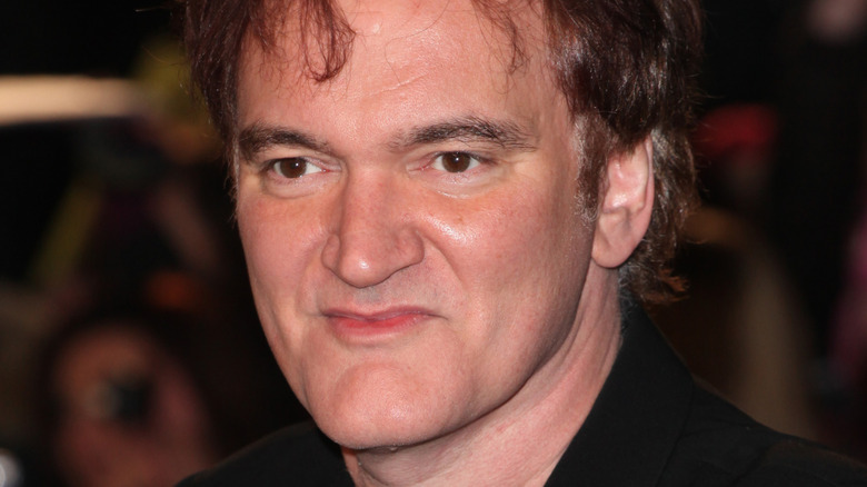 Quentin Tarantino sourit