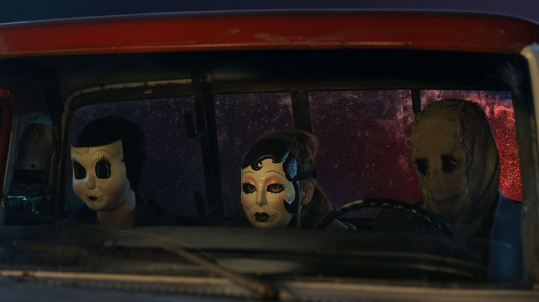 Les Inconnus masqués assis dans une voiture (2026)