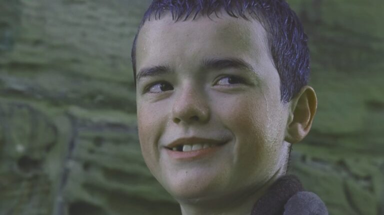 Qui joue le jeune Heathcliff dans Wuthering Heights de 2026 ?