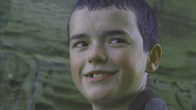 Le jeune Heathcliff sourit