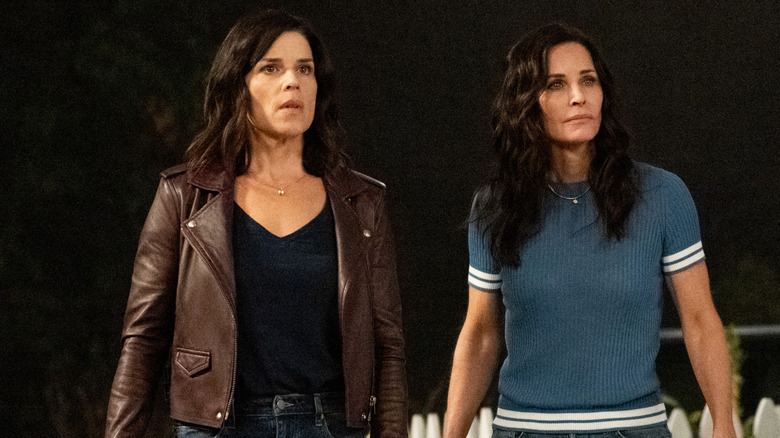 Gale et Sidney se préparent à charger à la rescousse 