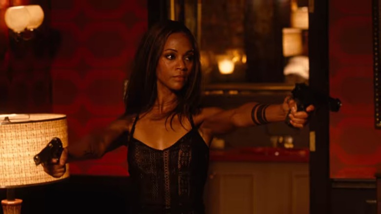 Aisha avec deux fusils