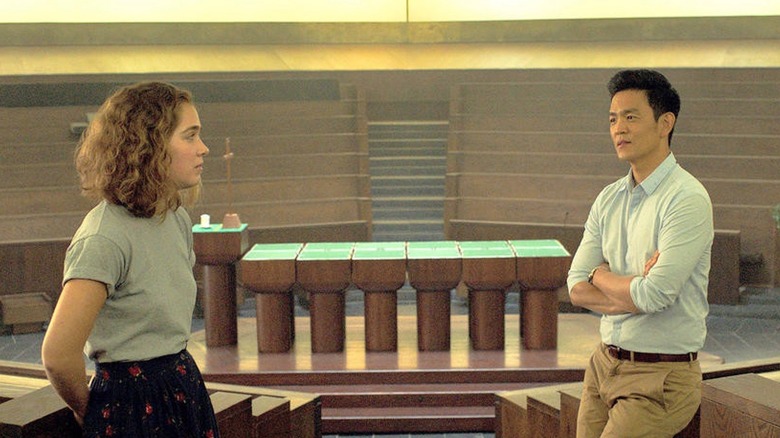 Richardson parle à John Cho