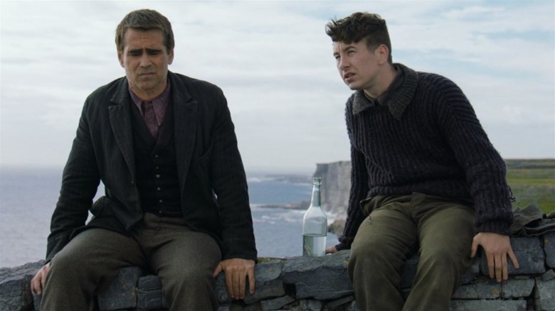 Pádraic et Dominic assis sur le rebord