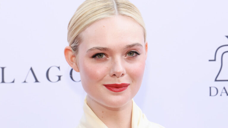 Elle Fanning dit qu'elle a perdu un rôle majeur parce qu'elle n'avait pas assez de followers sur Instagram