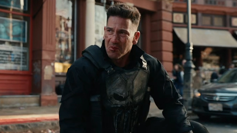 Frank Castle agenouillé dans la rue dans Spider-Man : Brand New Day (2026)