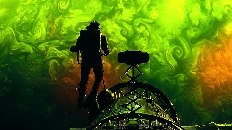 Grace dans l'espace au-dessus d'Adrian dans le projet Hail Mary