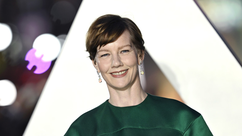 Sandra Huller portant une robe verte à la première du Project Hail Mary