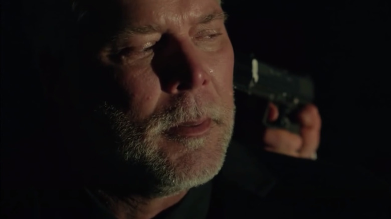 Kevin Nash avec un pistolet sur la tête