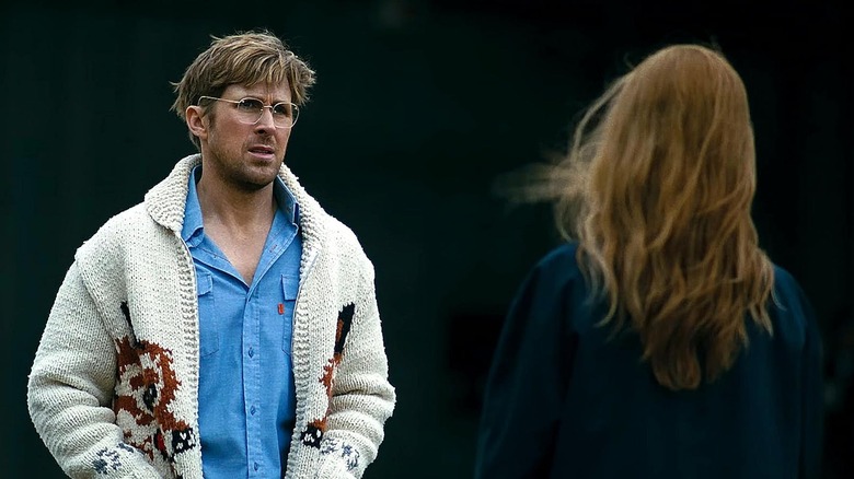 Grace parle à Stratt dans le projet Hail Mary