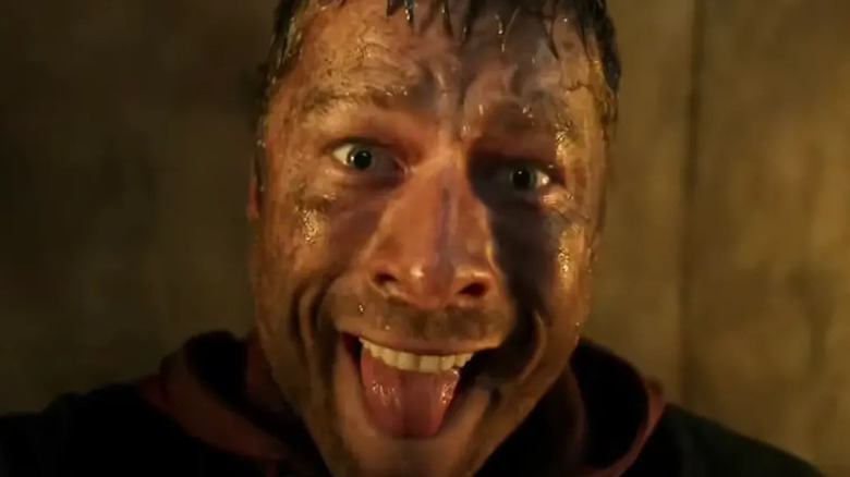 Ben Richards tire la langue dans The Running Man