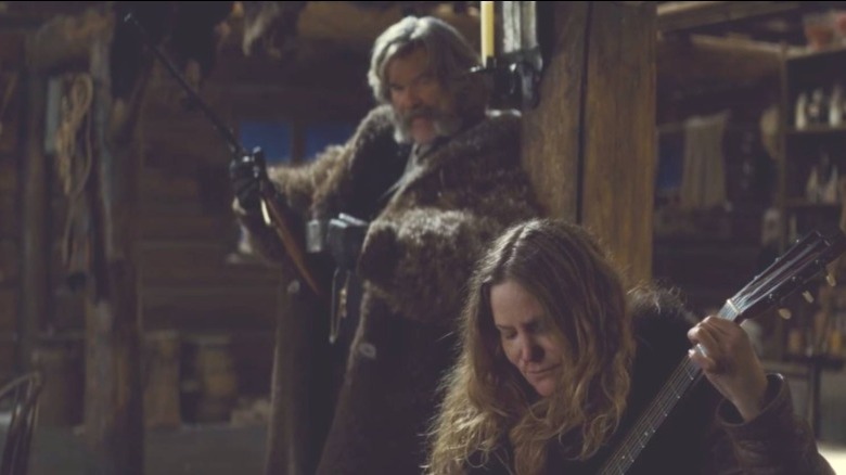 Kurt Russell détruisant une guitare