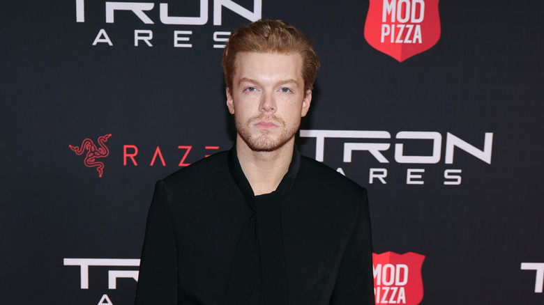 Cameron Monaghan en noir à l'événement Tron : Ares