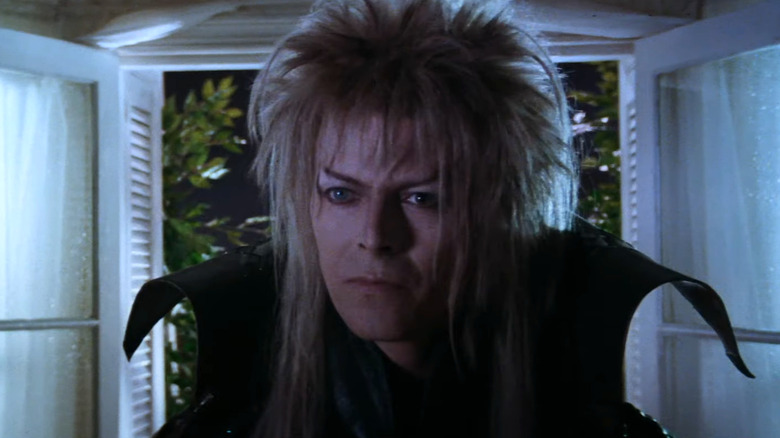 Jareth regarde dans le Labyrinthe